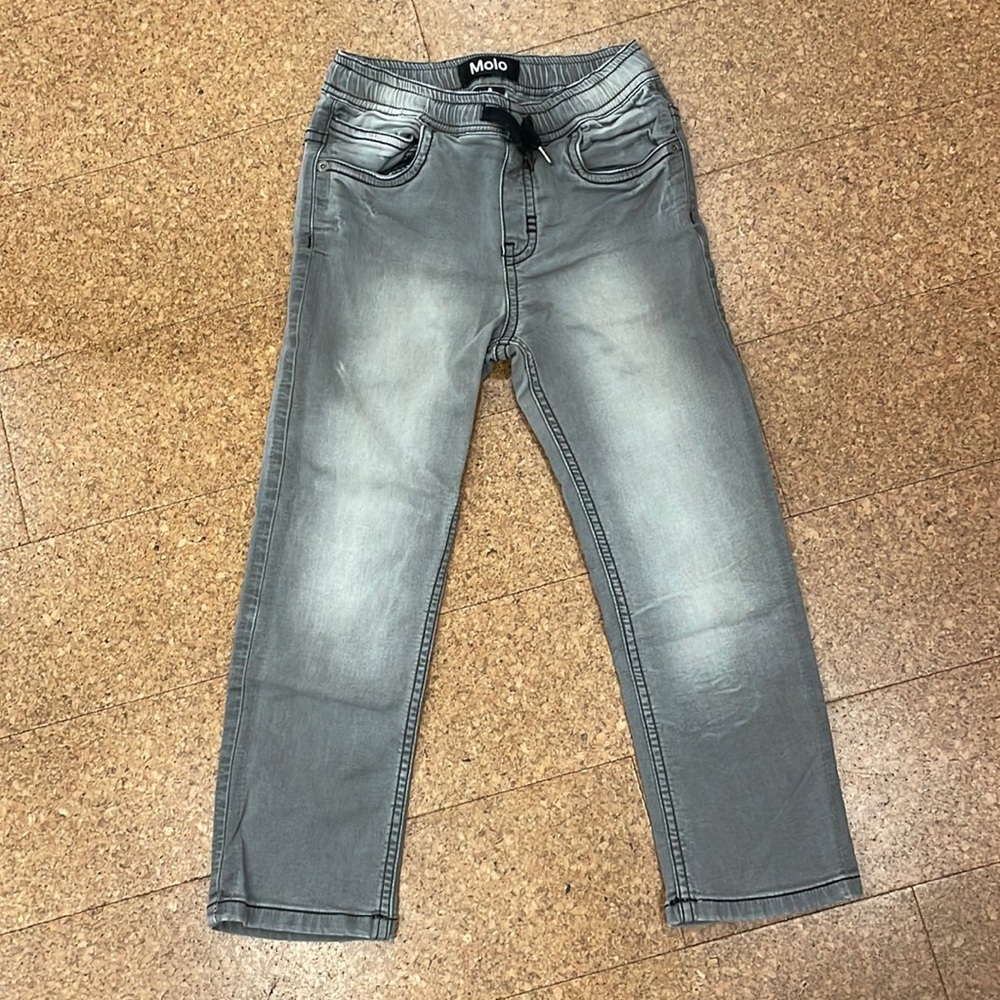 Molo Boys Size 6 Gray distressed jeans.  Excellent condition!